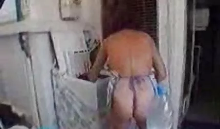 YSlut arriva per un film erotici di lesbiche allenamento anale