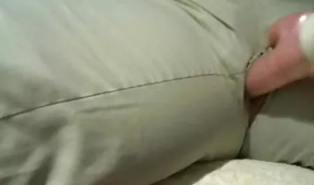 Enorme video lesbiche mature italiane sperma sul culo oliato di Tinky