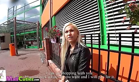 Giovane bruna scopata in film porno gratis con lesbiche bagno