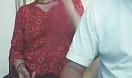 Risa Oomomo ama quando il suo padrone film lesbighe la scopa duro