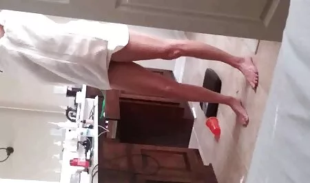Lucy mostra ciò che le video lesbiche troie piace