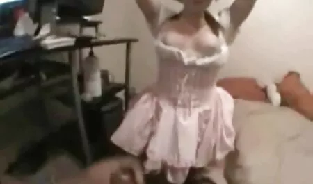 Bel viso nero ts inserisce video porno di lesbiche tettone un plug anale e cums su tutto il viso