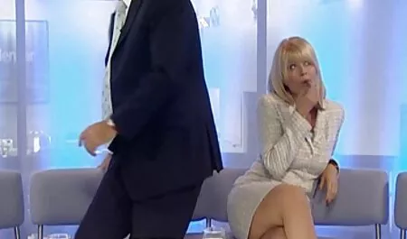 Impertinente pulcino ferocemente guarda mentre scava figa filmporno lesbiche