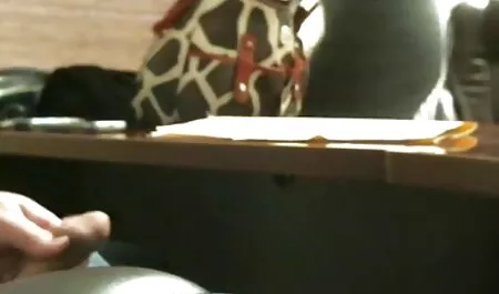 British cazzo diteggiatura durante l'intervista di sesso in video amatoriale film porno tra lesbiche