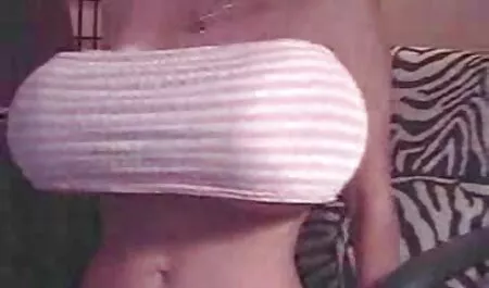 Ladyboy con le trecce si spoglia e ingoia il cazzo in POV Video sotto la doccia film porno di lesbiche gratis