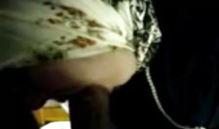 Skinny twink Jack Diamond fa la film hard lesbiche gratis pipì e scopa se stessa con le dita