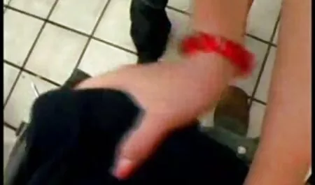 Lentigginosa per video lesbiche megasesso leccare figa pelosa e culo