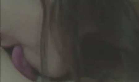 Elena lava e gioca con la sua bella sezione a forma di melone nella lesbiche video gratuiti vasca da bagno!