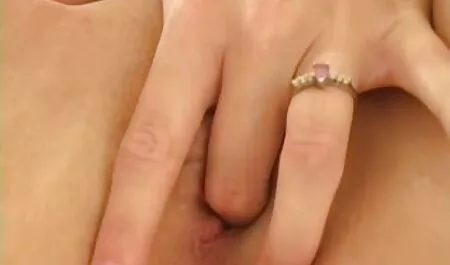 BlindFlolded ladyboy succhia cazzo di grasso immagini erotiche lesbo