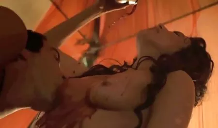 Calda bionda Bumblebee imbavagliata il suo culo Senza preservativo e film erotici lesbiche sperma