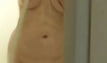 Petite bruna moglie si siede sul cazzo di film lesbici porno spessore