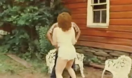 Cremoso lesbiche tettone video porno figa cavalca il grosso cazzo di papà all'Aperto in POV video