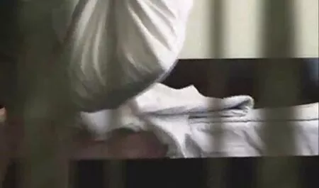 Sporco alternativa ebano diteggiatura sul video lesbiche hard divano