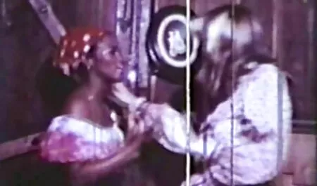 Ragazza esotica pronta per porno lesbo romantico una buona scopata