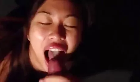 Dirty teen ama sperma film porno lesbiche gratis in bocca, succhia un grosso cazzo nero, scopa nella Figa