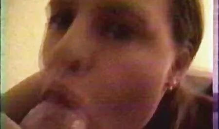 Petite cutie utilizza un vibratore film porno con lesbiche su se stessa
