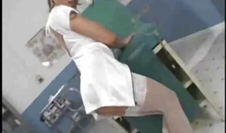Dolce giovane video lesbiche orge bionda seduce in erotico POV video